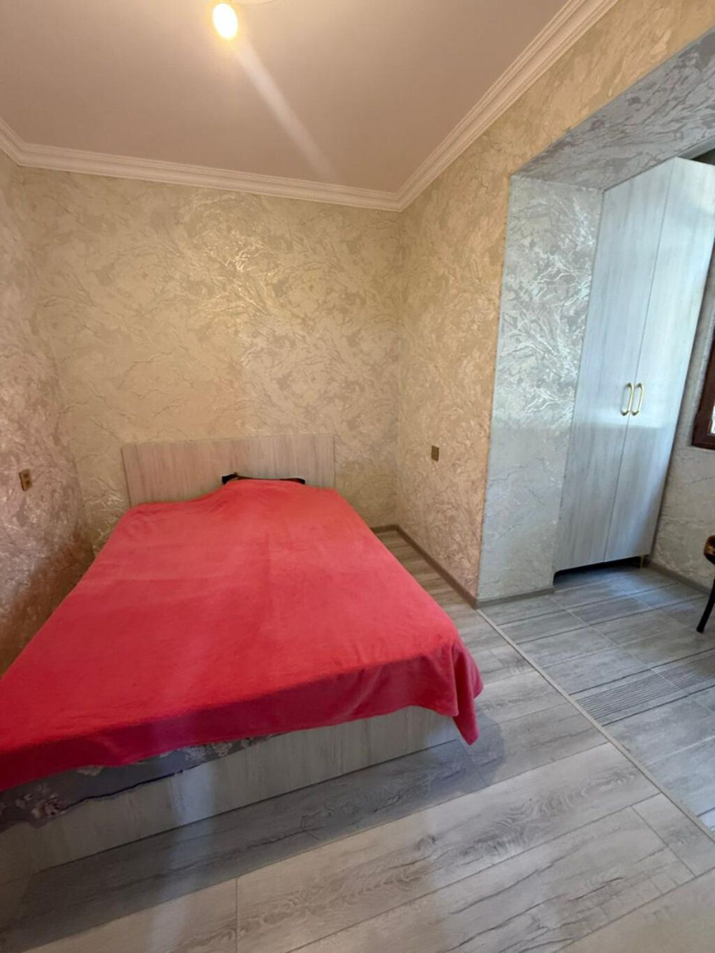 Bileceri qes 297 nomreli mektebin yax 5 mertebeli binanin 1 ci