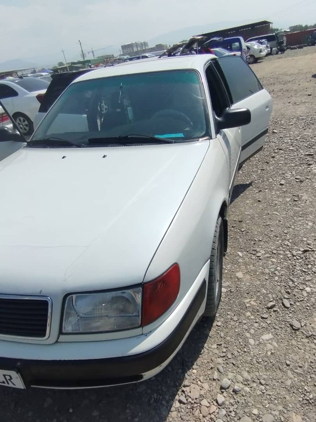Audi 100: 1993 г., 2 л, Механика, Бензин, Седан: фото 2