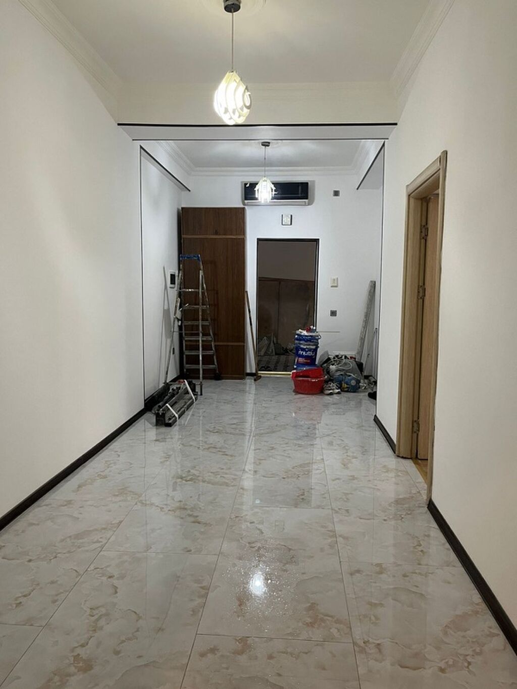 İcarəyə verilir – geniş və işıqlı mənzil - Ümumi planlama: uzun