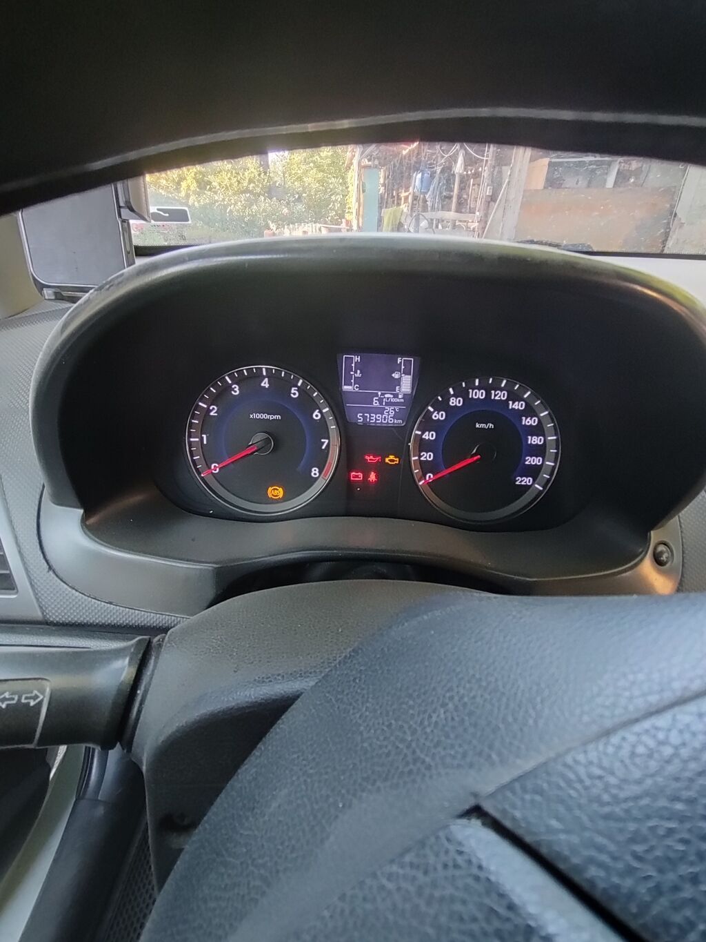 Hyundai Solaris: 2015 г., 1.4 л, Механика, Газ, Седан: фото 4
