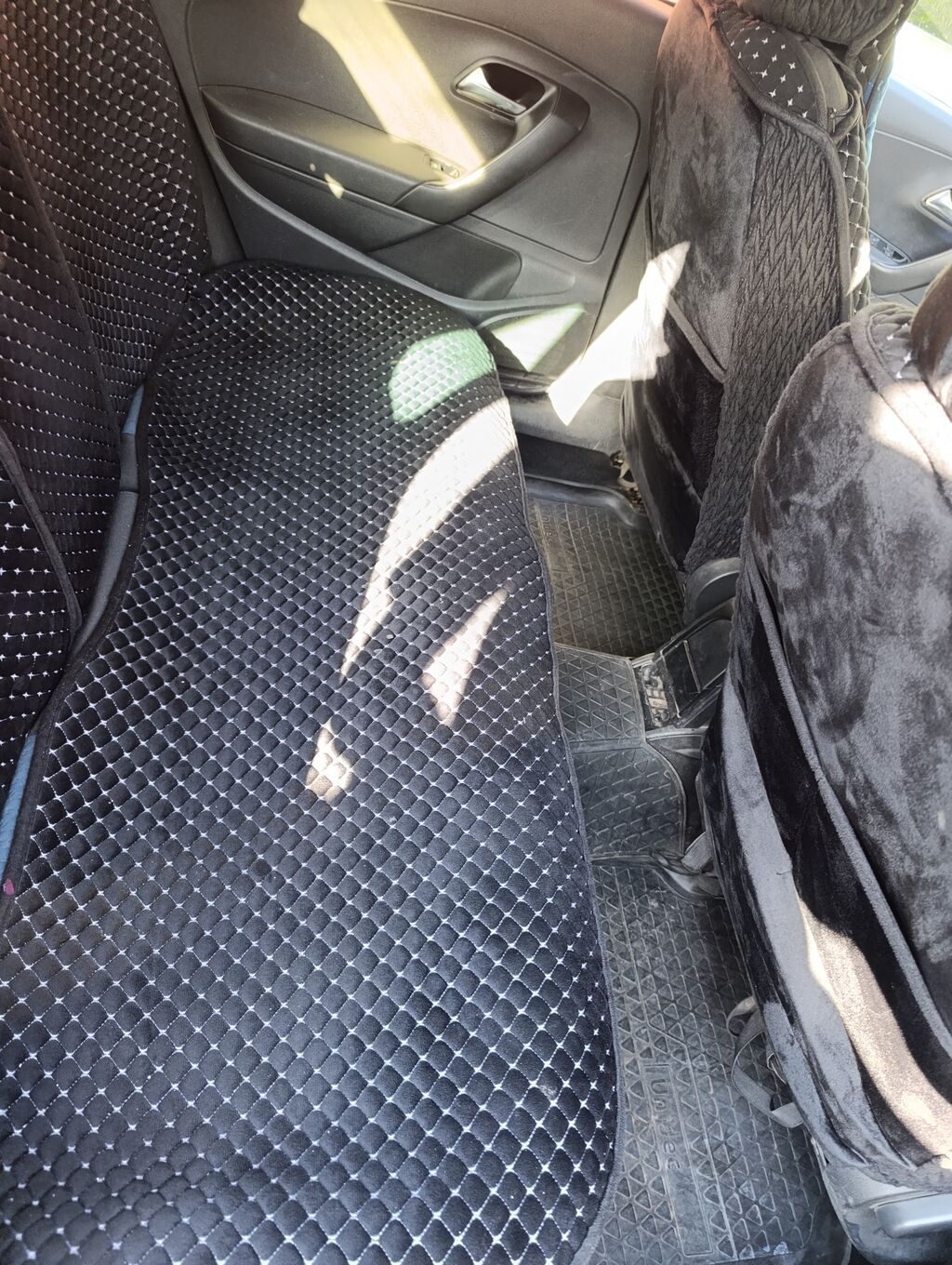 Volkswagen Polo: 2014 г., 1.6 л, Механика, Бензин, Седан: фото 3