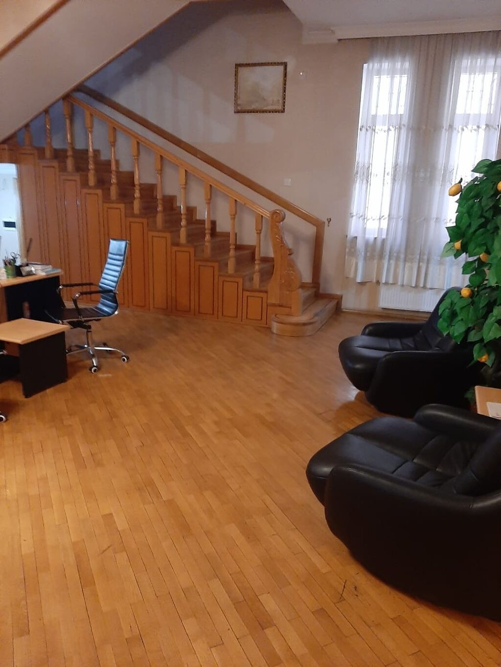 T. Əliyev küçəsində. Mülkiyyətdə 650m² olan. 7 sotda 4mərtəbəli 8