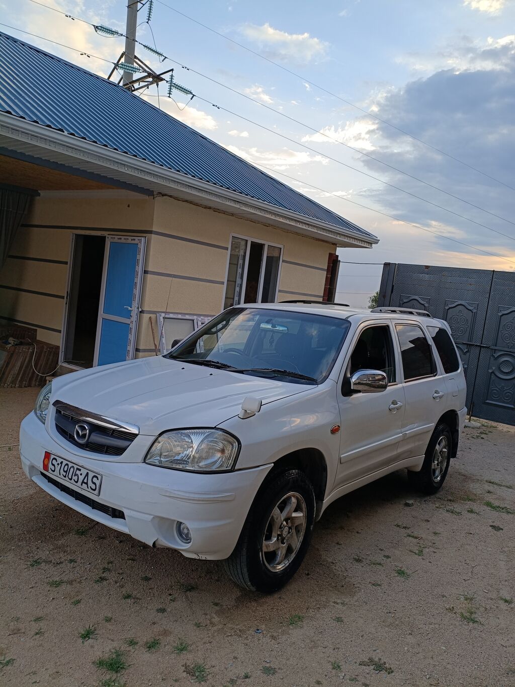 Mazda Tribute: 2002 г., 2 л, Автомат, Бензин, Внедорожник: фото 2