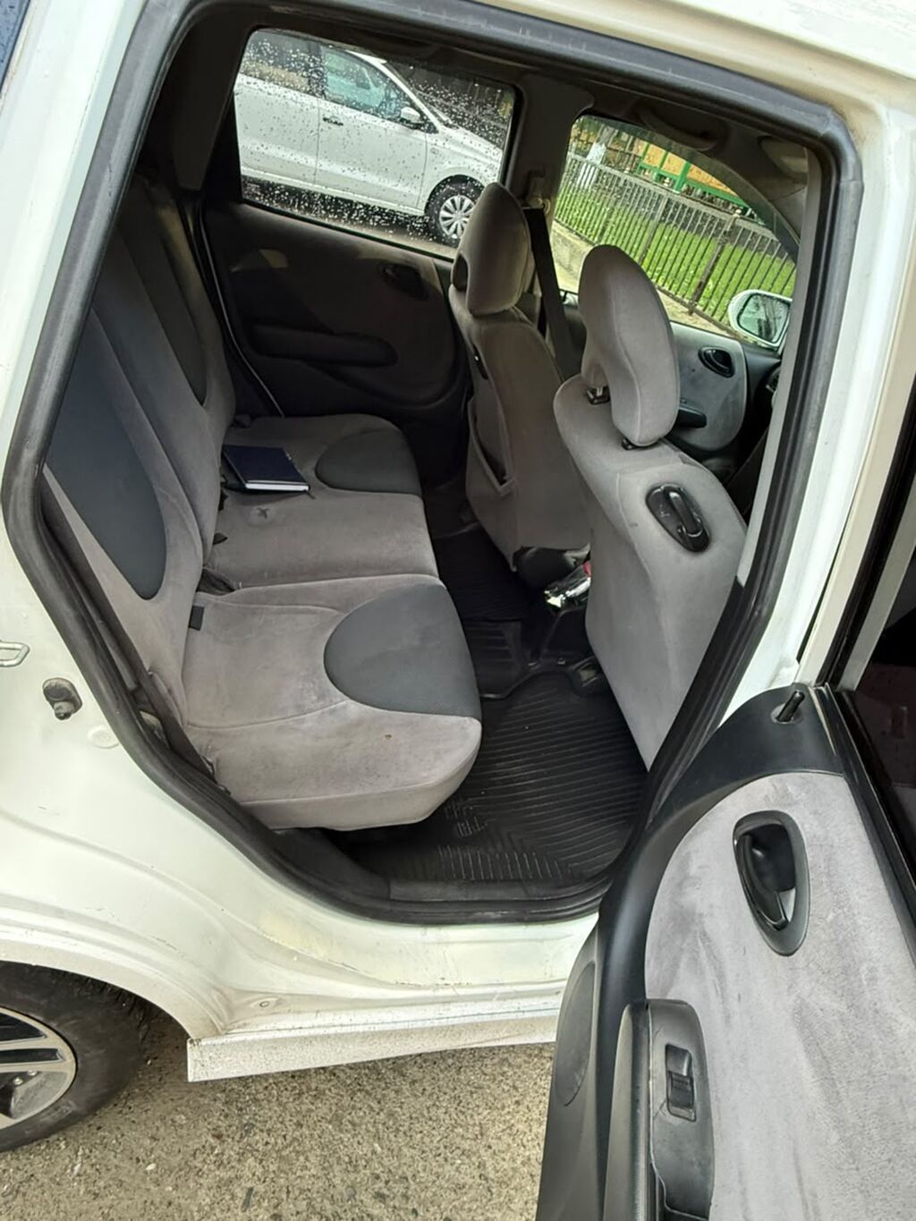 Honda Fit: 2006 г., Автомат, Бензин, Хэтчбэк: фото 6