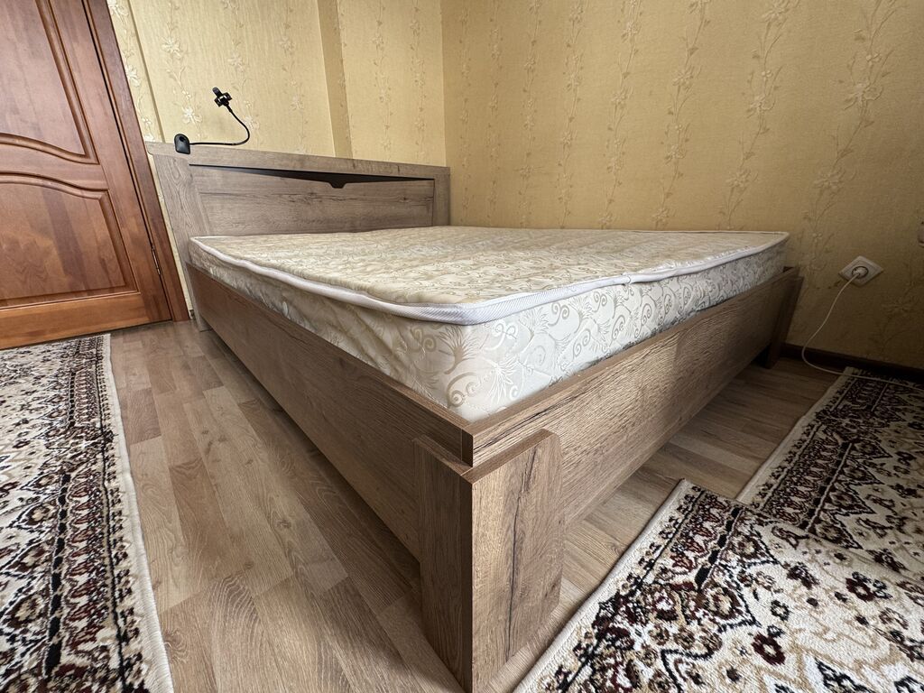 Двуспальная кровать, Б/у, С матрасом, длина - 210 см: фото 3