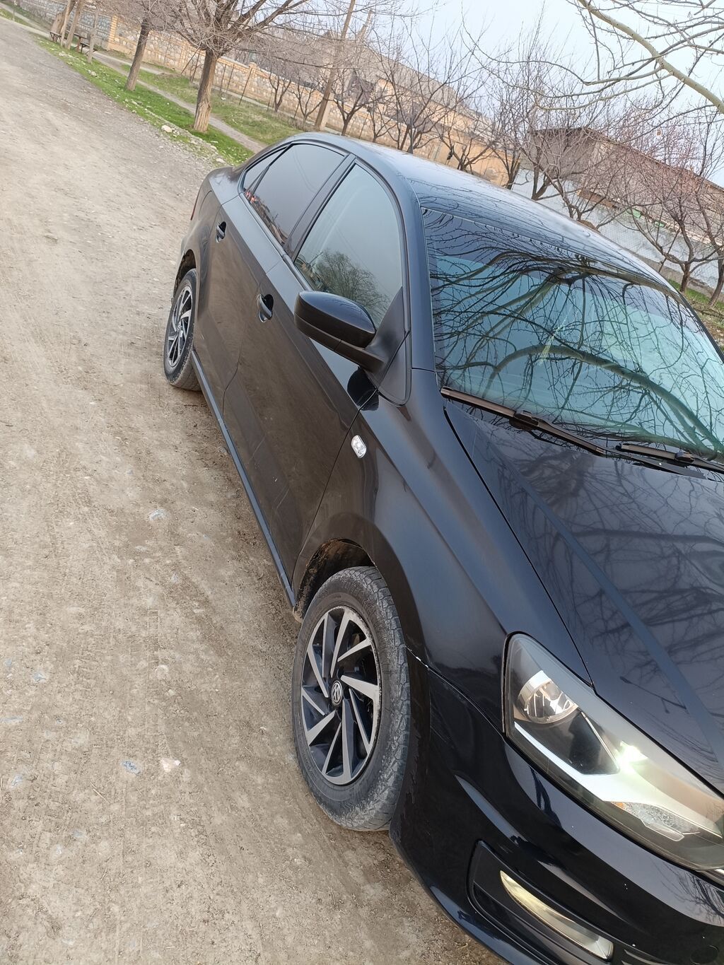 Volkswagen Polo: 2016 г., 1.6 л, Автомат, Газ, Седан: фото 3
