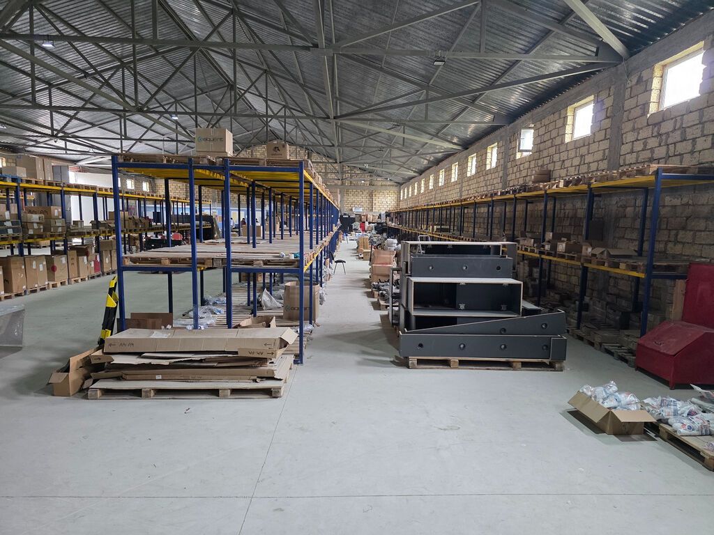 Anbar, sklad (склад) və ya istehsal üçün sahə (1200 kv.m.) şəhər
