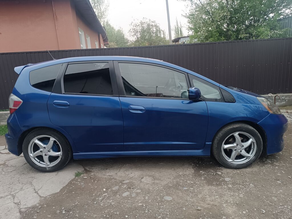Honda Fit: 2009 г., 1.5 л, Автомат, Бензин, Хэтчбэк — фото 3