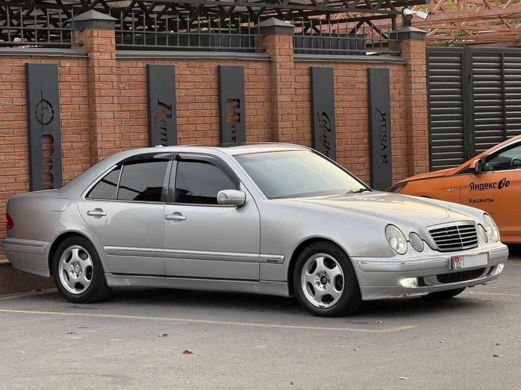 Mercedes-Benz E-Class: 2000 г., 3.2 л, Типтроник, Бензин, Седан: фото 2