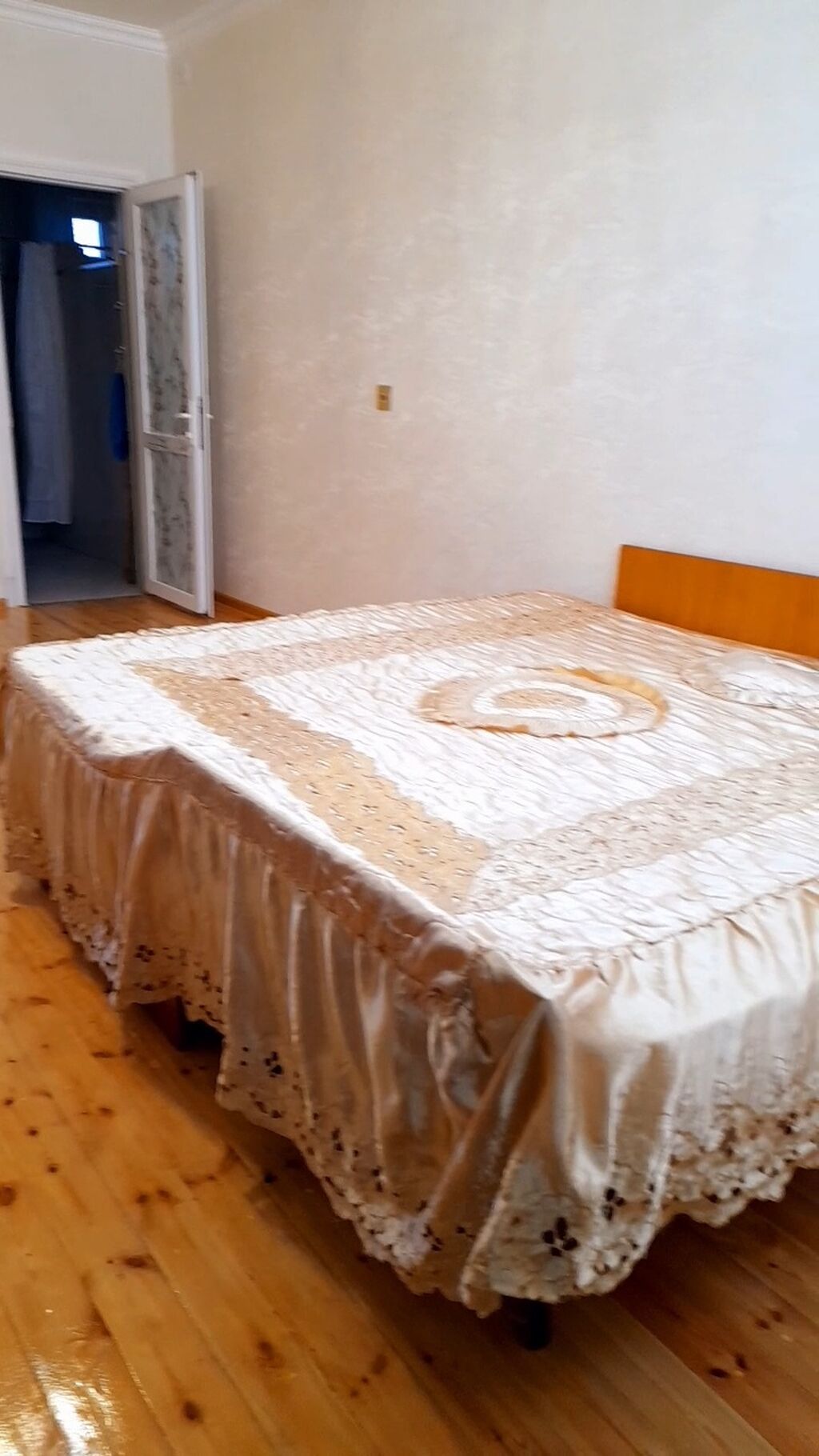 MİNGƏÇEVİRDƏ EMBAVOD MEBELİN YANINDA Kirayə üçün həyət evi var