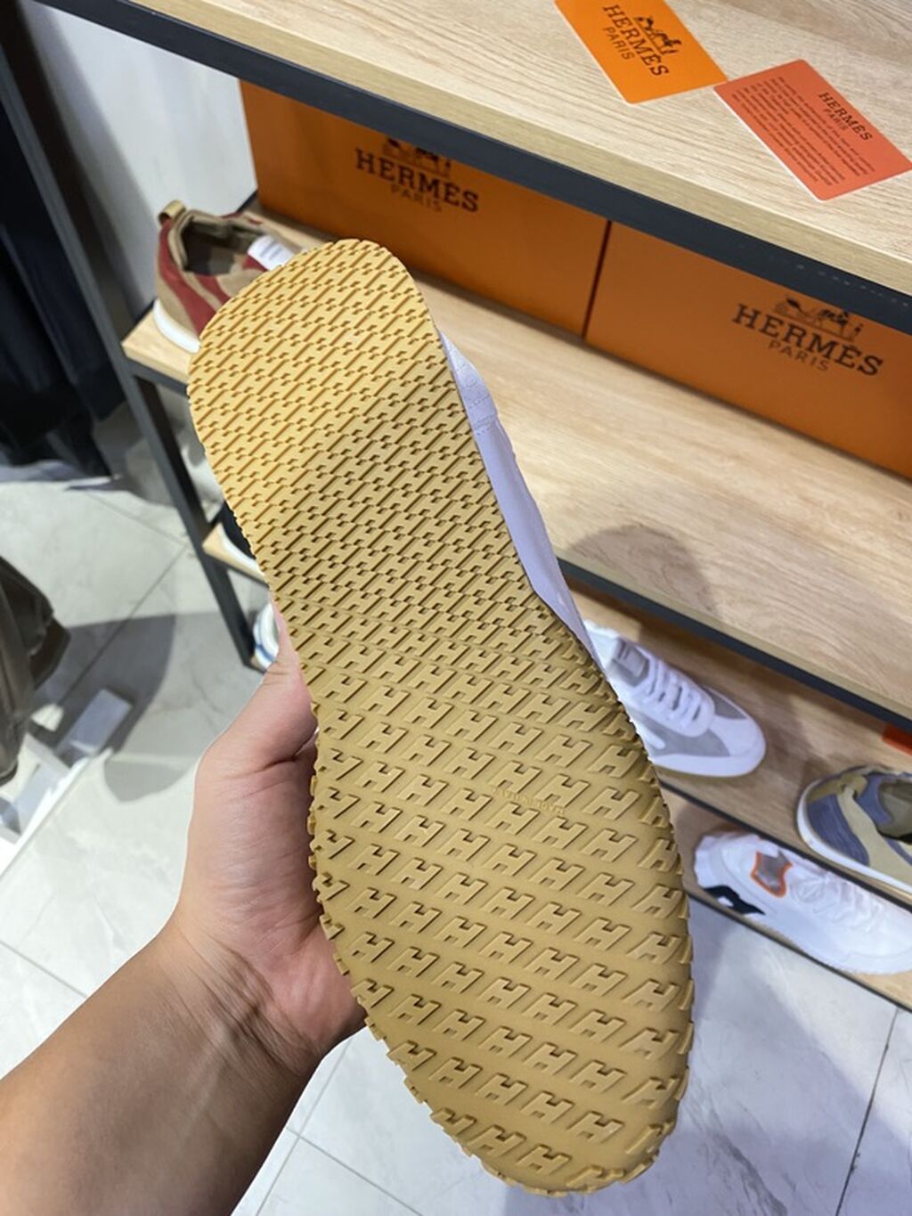 Кроссовки Hermes Paris, белые - Верх: комбинация гладкой кожи и замши: фото 3