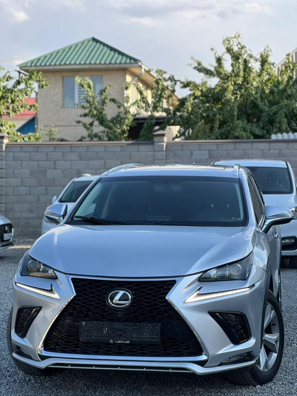 Lexus NX: 2017 г., Автомат, Бензин, Кроссовер: фото 3