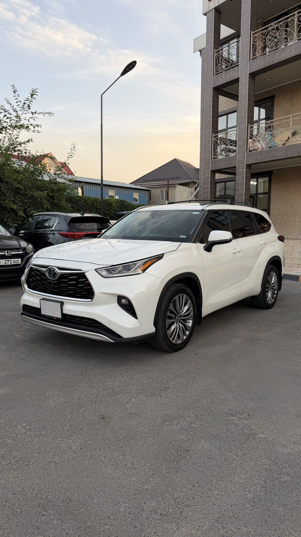 Toyota Highlander: 2021 г., 2.5 л, Автомат, Бензин, Кроссовер: фото 3