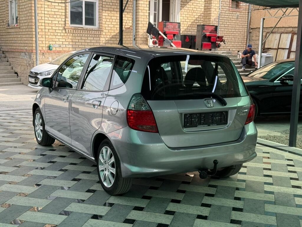 Honda Jazz: 2007 г., 1.4 л, Автомат, Бензин, Хэтчбэк: фото 6