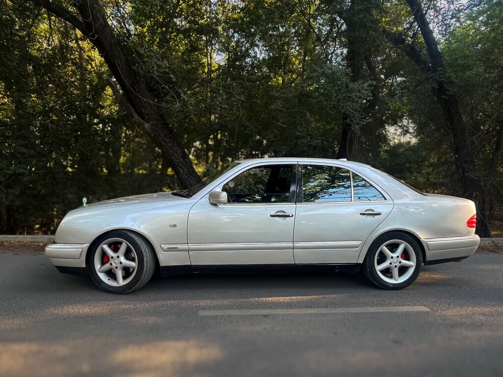 Mercedes-Benz E-Class: 1996 г., 4.2 л, Автомат, Газ, Седан: фото 4
