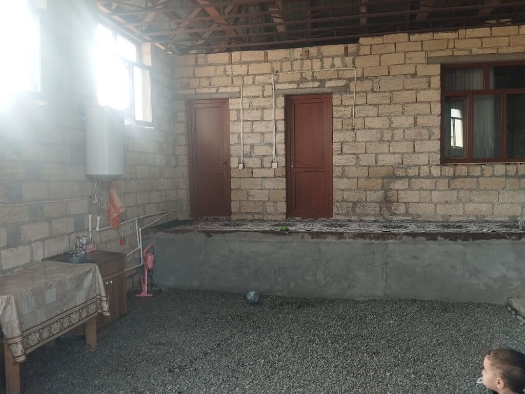 3 otaqlı, 600 kv. m, Yeni təmirli