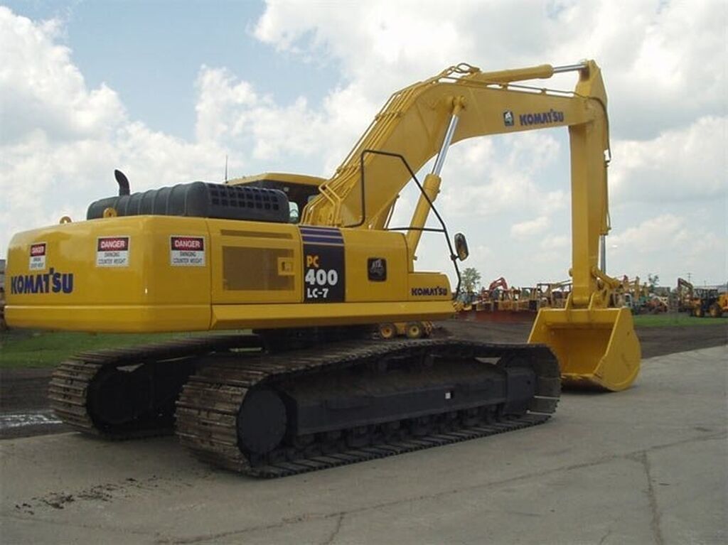 Экскаватор без опыта. Экскаватор Komatsu pc400. Экскаватор гусеничный Komatsu pc400-7. Экскаватор Коматсу 400. Экскаватор Komatsu pc300-7.