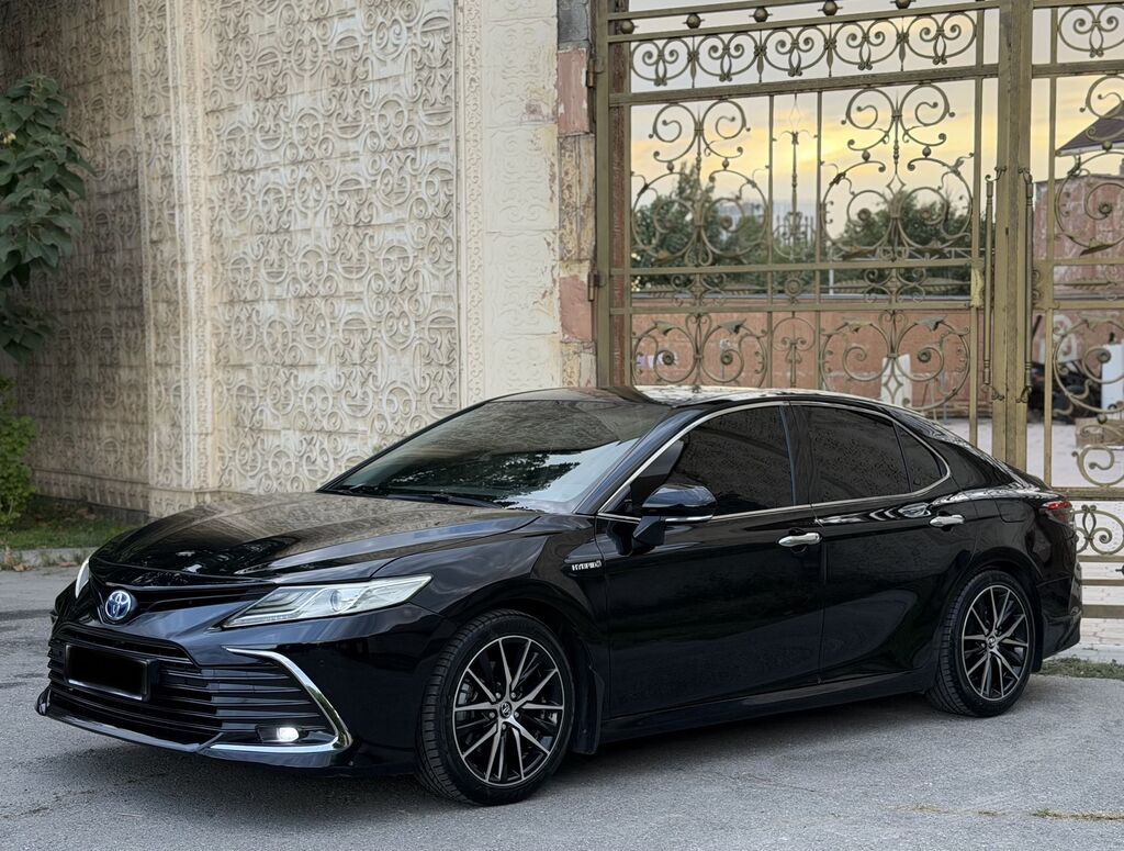 Toyota Camry: 2021 г., 2 л, Автомат, Гибрид, Седан: фото 2