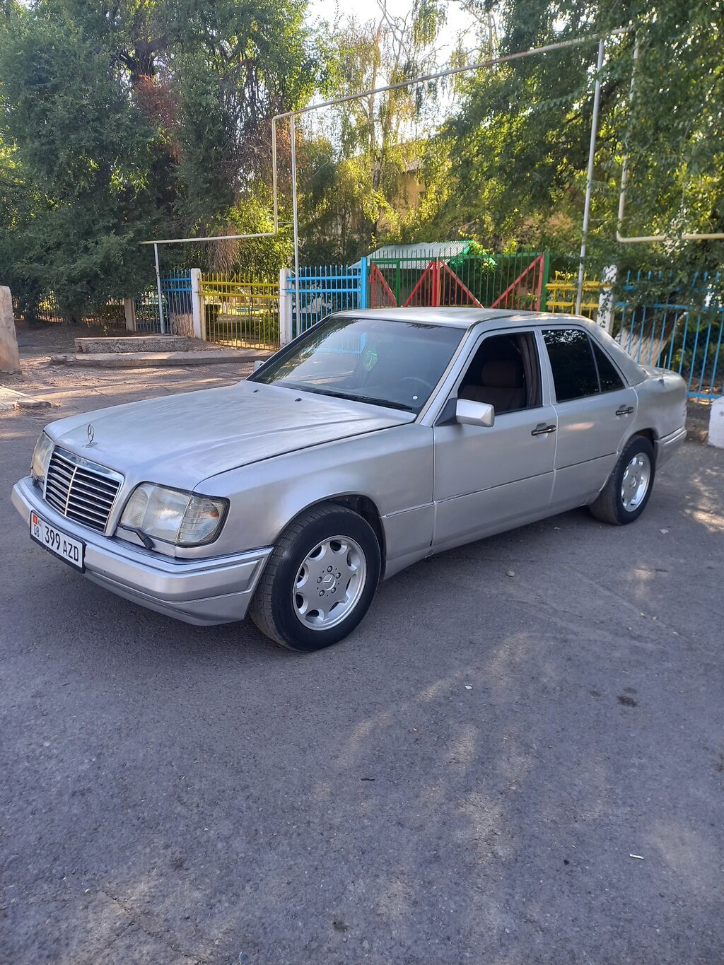 Mercedes-Benz E-Class: 1994 г., 2.2 л, Автомат, Бензин, Седан: фото 2
