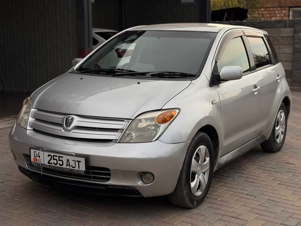 Toyota Ist: 2003 г., 1.3 л, Автомат, Бензин, Хэтчбэк: фото 1