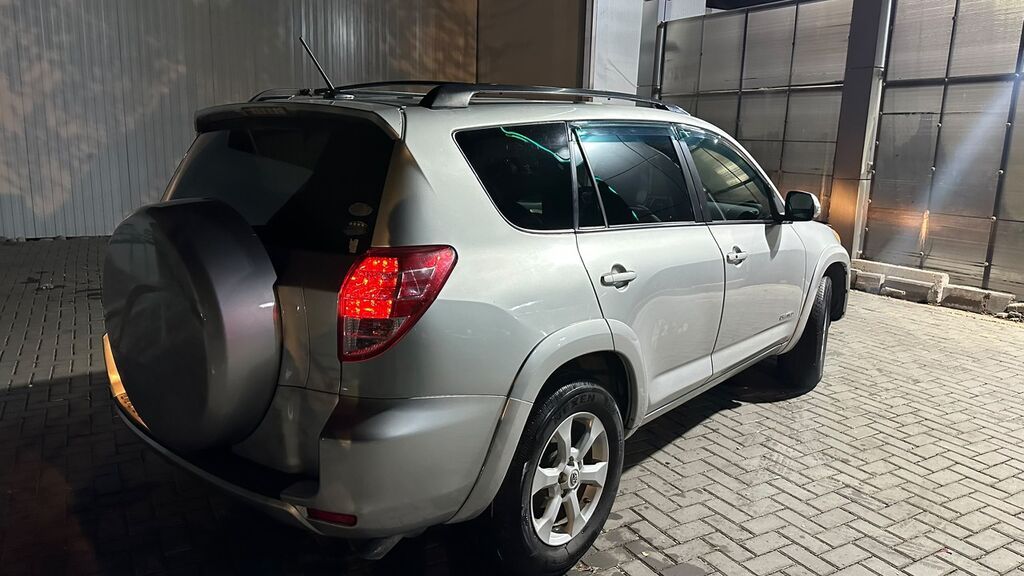 Toyota RAV4: 2011 г., 2.5 л, Автомат, Бензин, Кроссовер: фото 2