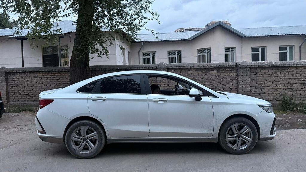 Электромобиль BEIJING EU5, белый седан. Техника и электроника: -: фото 4