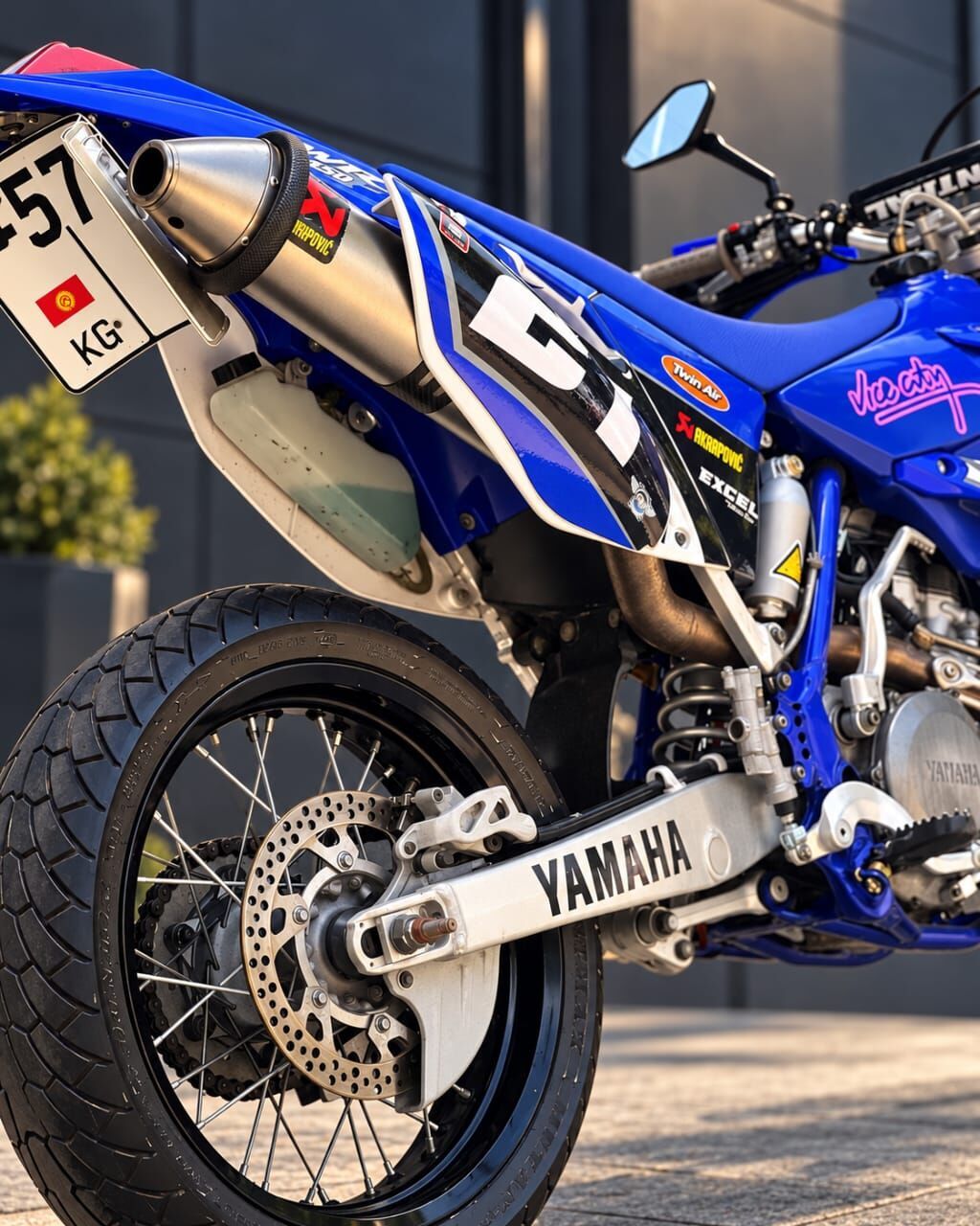 YAMAHA WR450F SUPERMOTO Японская мощь. Итальянский стиль: фото 4