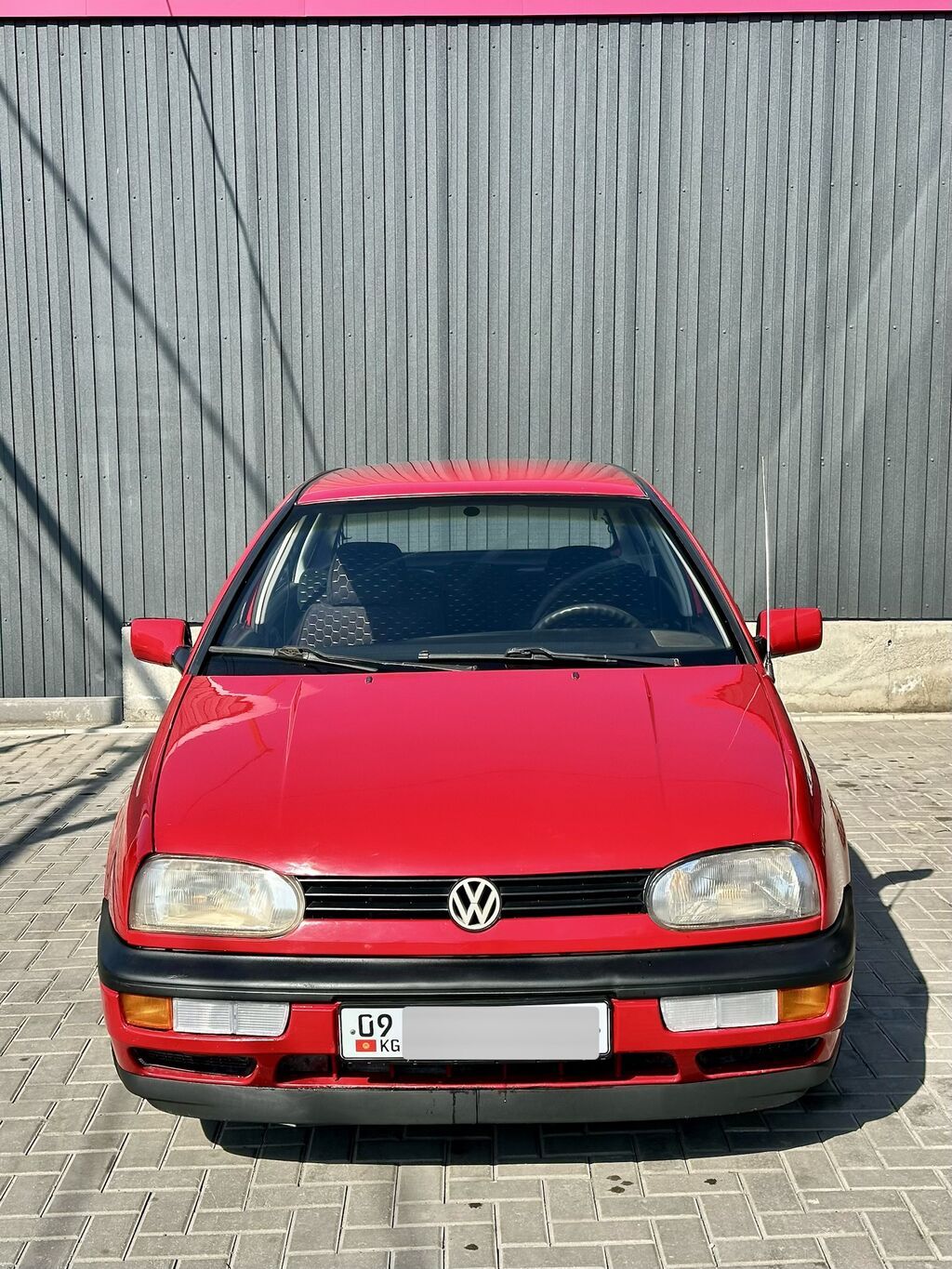 Volkswagen Golf: 1993 г., 1.8 л, Механика, Бензин, Хэтчбэк: фото 1