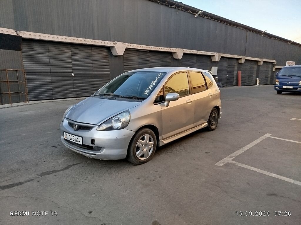 Honda Fit: 2004 г., 1.3 л, Вариатор, Бензин, Хэтчбэк: фото 2