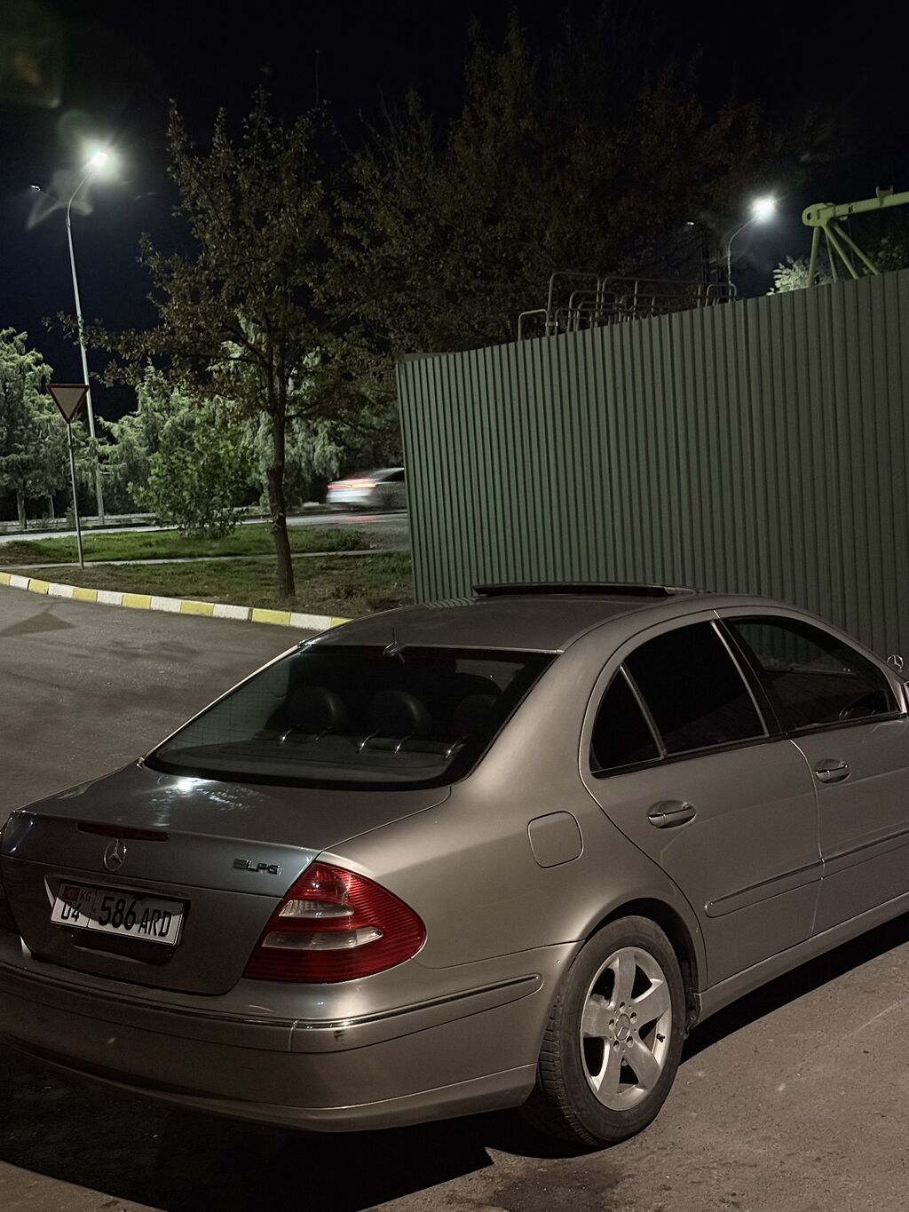 Mercedes-Benz E-Class: 2004 г., 3.2 л, Автомат, Газ, Седан: фото 5