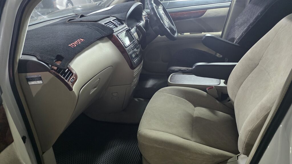 Toyota Ipsum: 2001 г., Автомат, Газ, Минивэн: фото 4