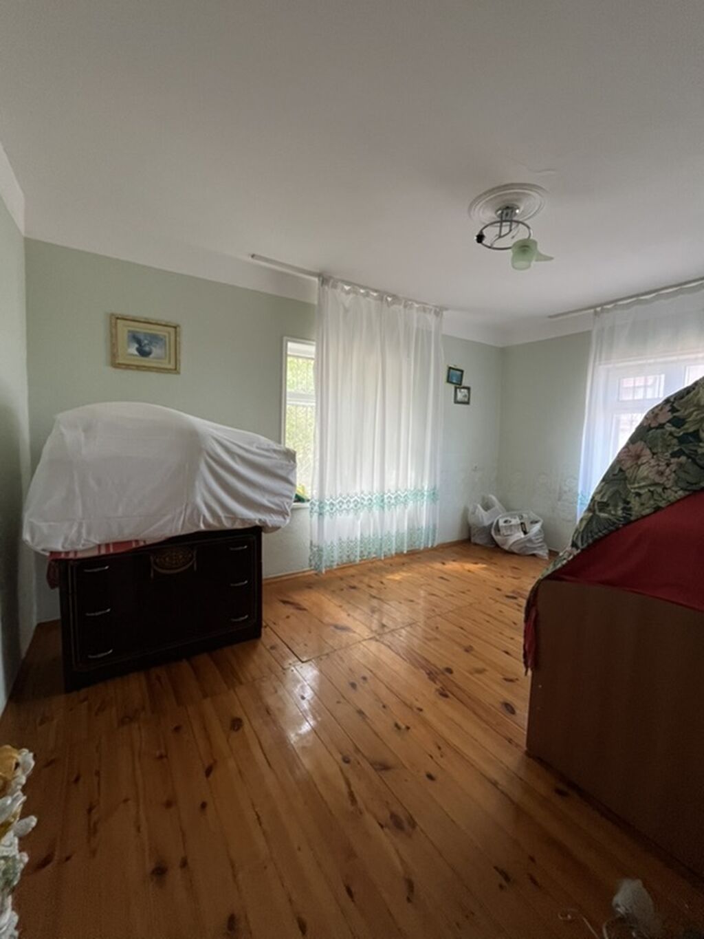 Saray 7 otaqlı, 260 kv. m, Orta təmir