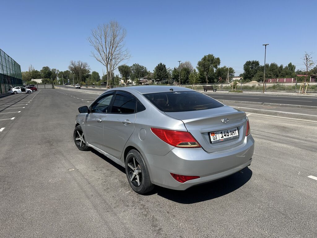 Hyundai Solaris: 2014 г., 1.4 л, Автомат, Бензин, Седан: фото 4
