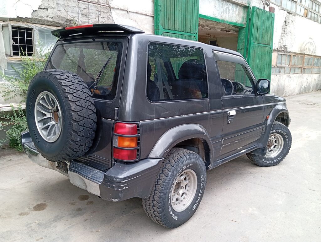 Mitsubishi Pajero: 1991 г., 2.5 л, Автомат, Дизель, Внедорожник: фото 3
