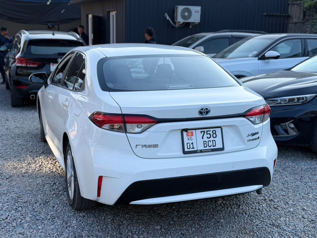 Toyota Levin: 2021 г., Гибрид, Седан: фото 3