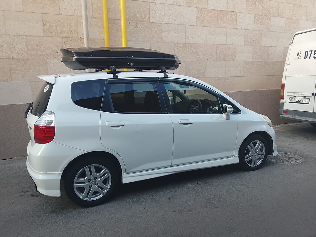 Honda Fit: 2003 г., 1.3 л, Автомат, Бензин, Хэтчбэк: фото 3