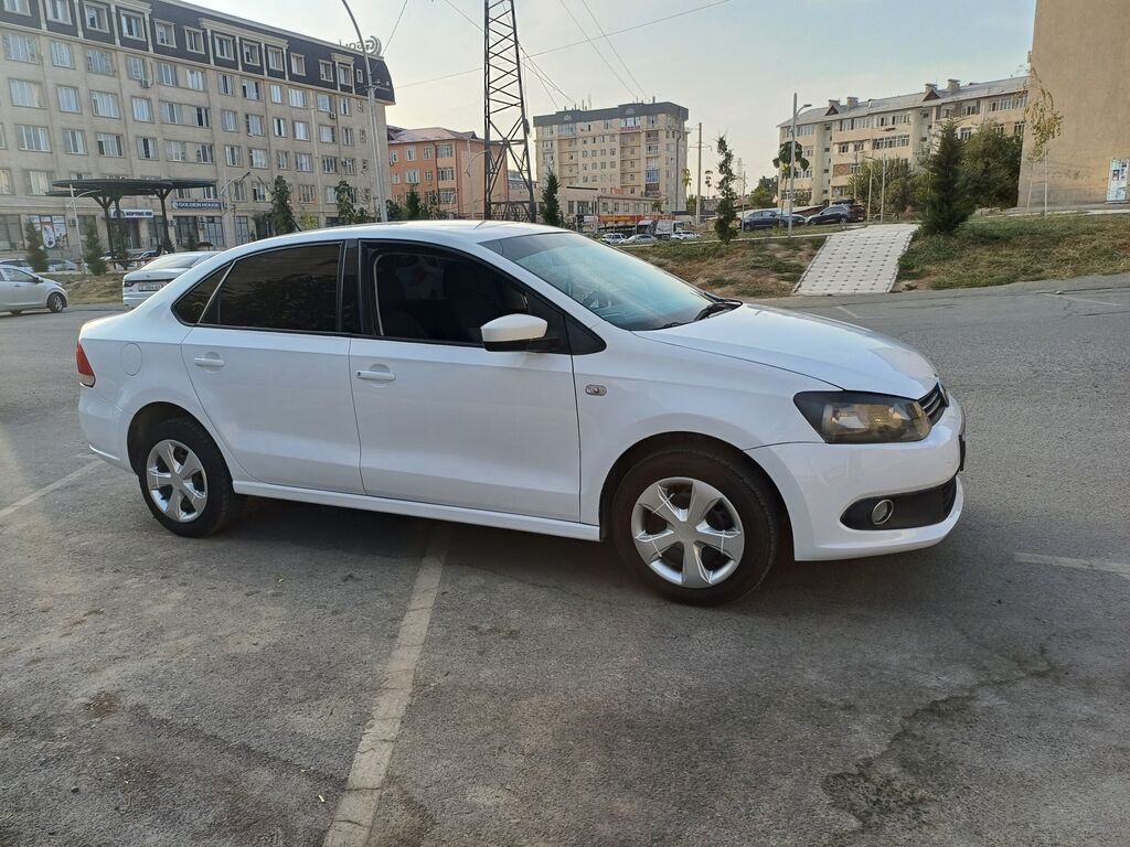 Volkswagen Polo: 2012 г., 1.6 л, Механика, Бензин, Седан: фото 6