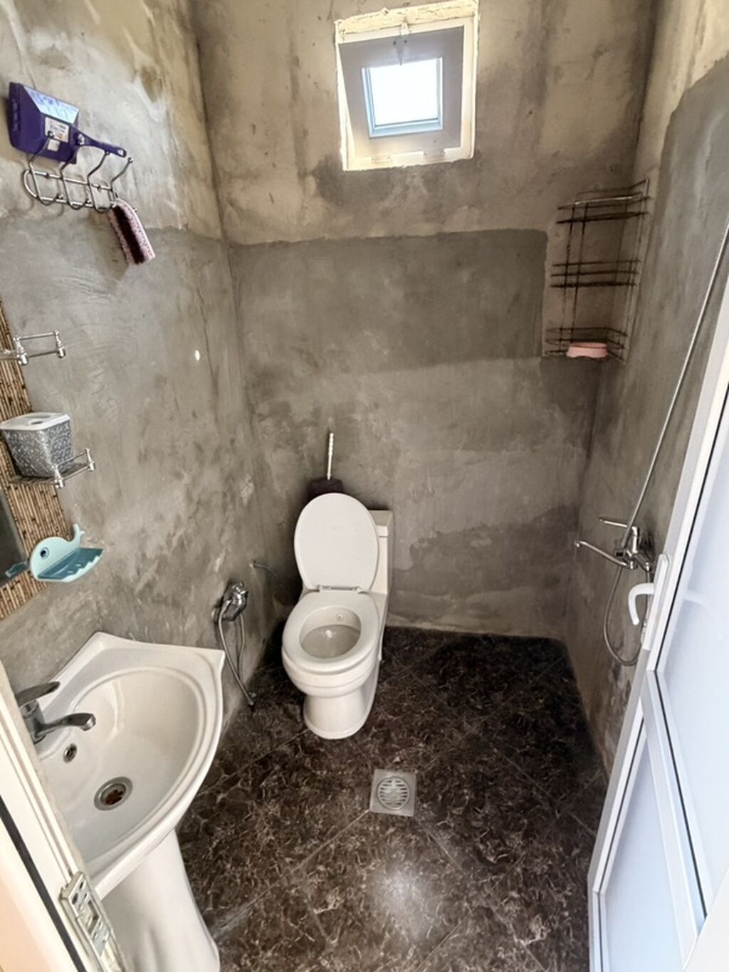 Ramana qəs. 5 otaqlı, 105 kv. m, Orta təmir