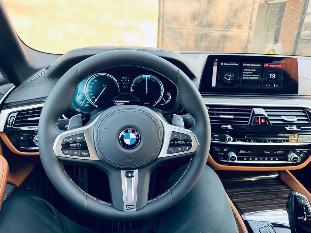BMW 5 series: 2017 г., 3 л, Автомат, Бензин, Седан — фото 2