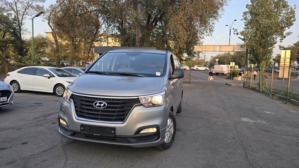 Hyundai Starex: 2019 г., 2.5 л, Автомат, Дизель, Минивэн: фото 3