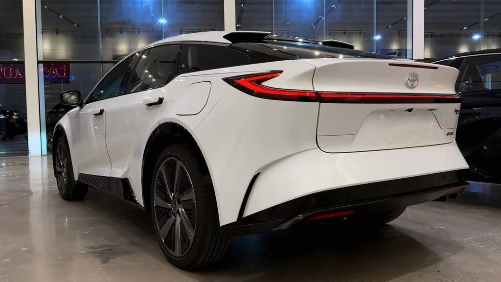 Toyota : 2026 г., Электромобиль: фото 6