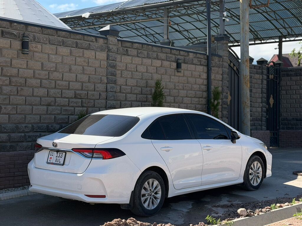 Toyota Corolla: 2019 г., 1.8 л, Автомат, Бензин, Седан: фото 2