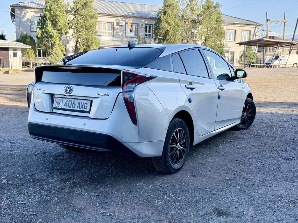 Toyota Prius 2017 г., гибрид, 1.8 л, вариатор: фото 3