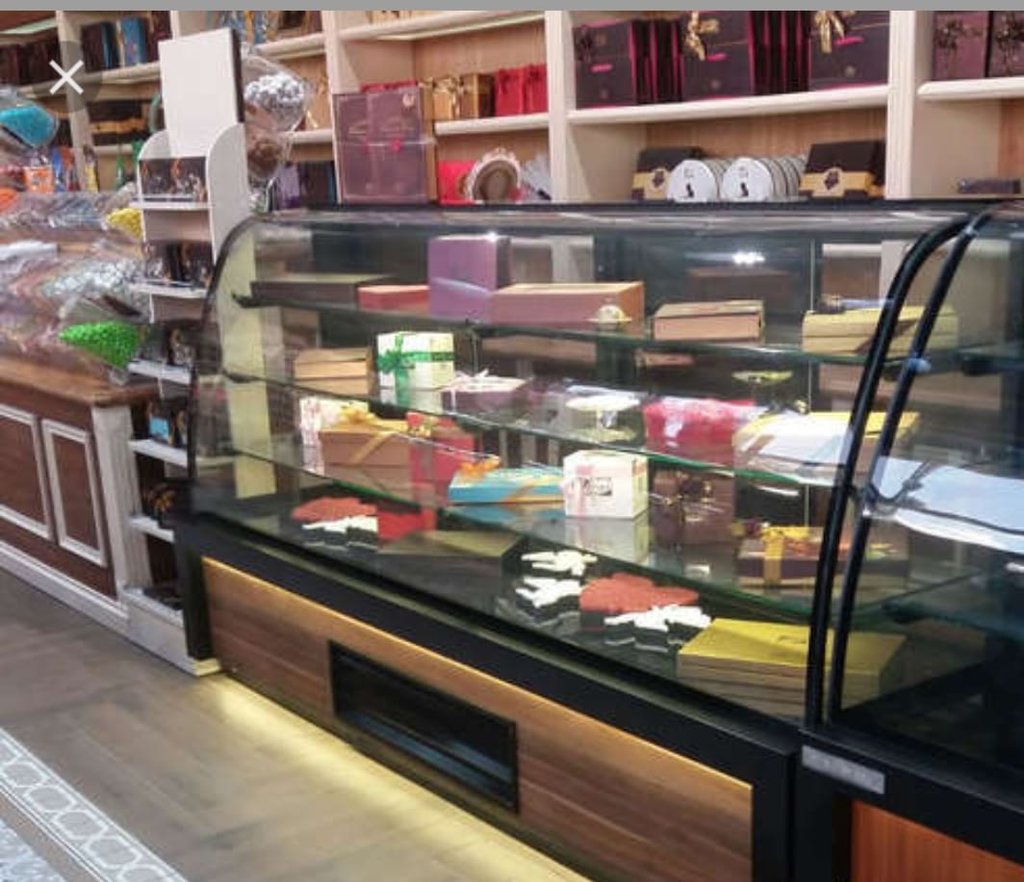 Vitrine market. Sirniyyat магазин. Azza sirniyyat Evi.