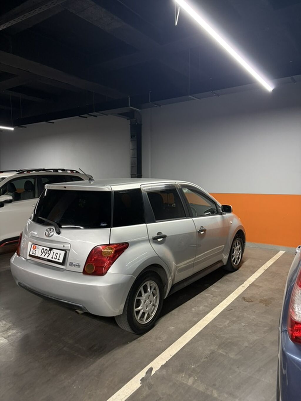 Toyota Ist: 2003 г., 1.3 л, Автомат, Бензин, Хэтчбэк: фото 1