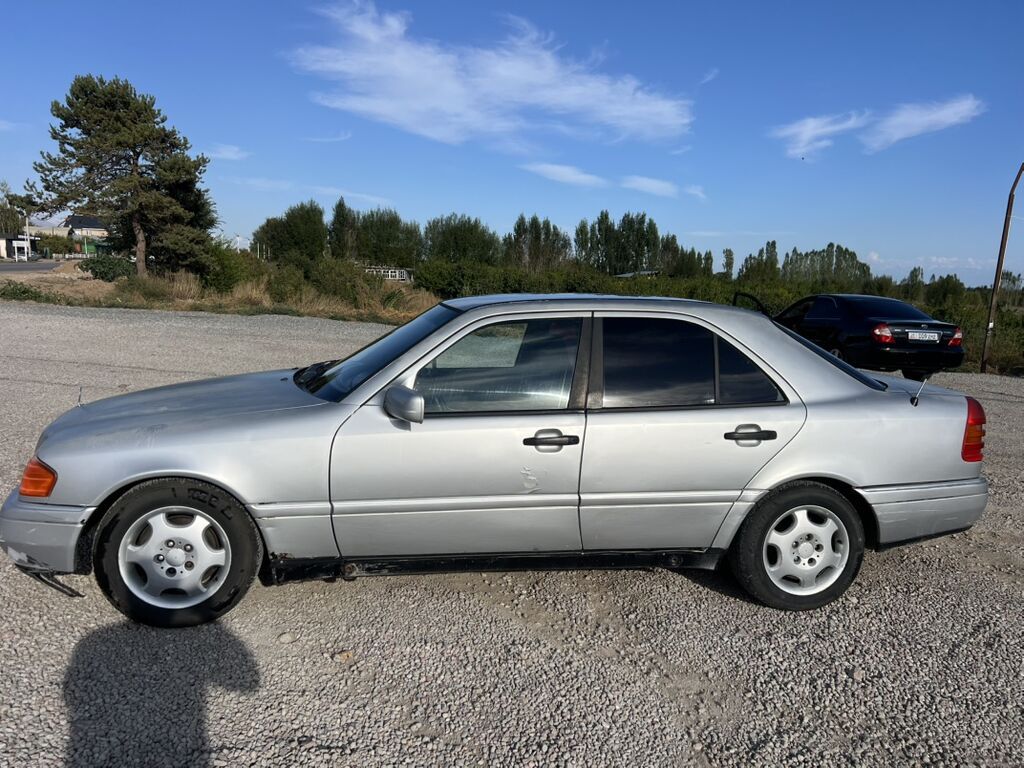 Mercedes-Benz C-Class: 1994 г., 2 л, Механика, Бензин, Седан: фото 2