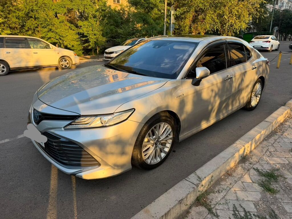 Toyota Camry: 2019 г., 2.5 л, Вариатор, Гибрид, Седан: фото 2
