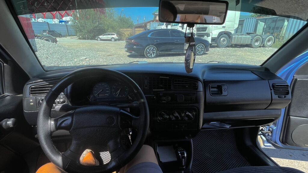 Volkswagen Golf: 1994 г., 1.8 л, Механика, Бензин, Хэтчбэк: фото 8