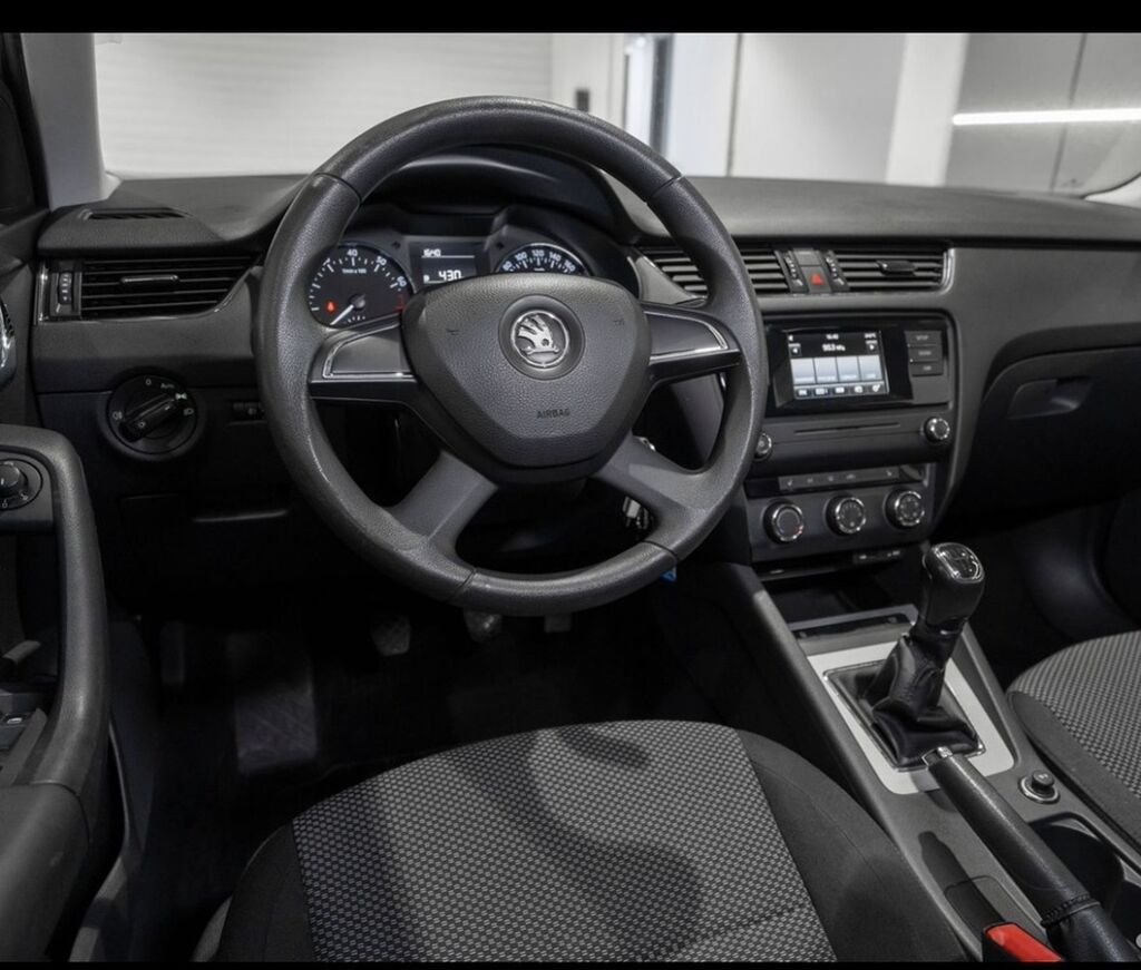 Skoda Octavia: 2017 г., 1.6 л, Механика, Бензин, Лифтбек: фото 8