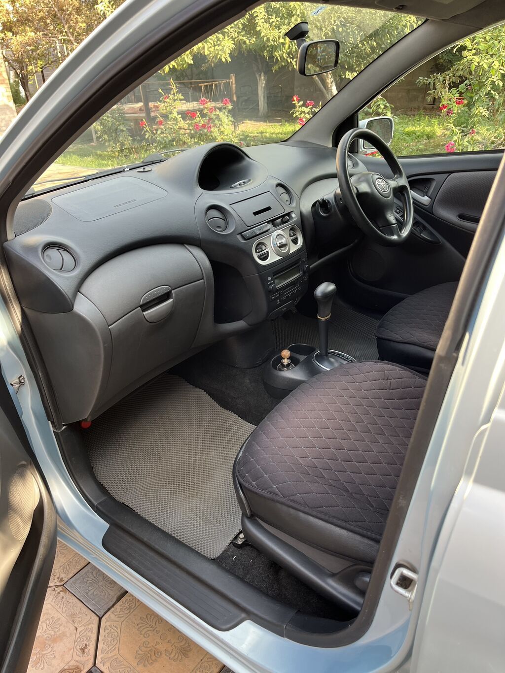 Toyota Vitz: 2003 г., 1.3 л, Механика, Бензин, Хэтчбэк: фото 6